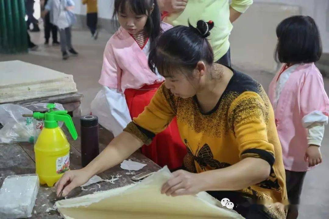 环保小卫士之竹纸制作技艺亲子研学之旅_造纸
