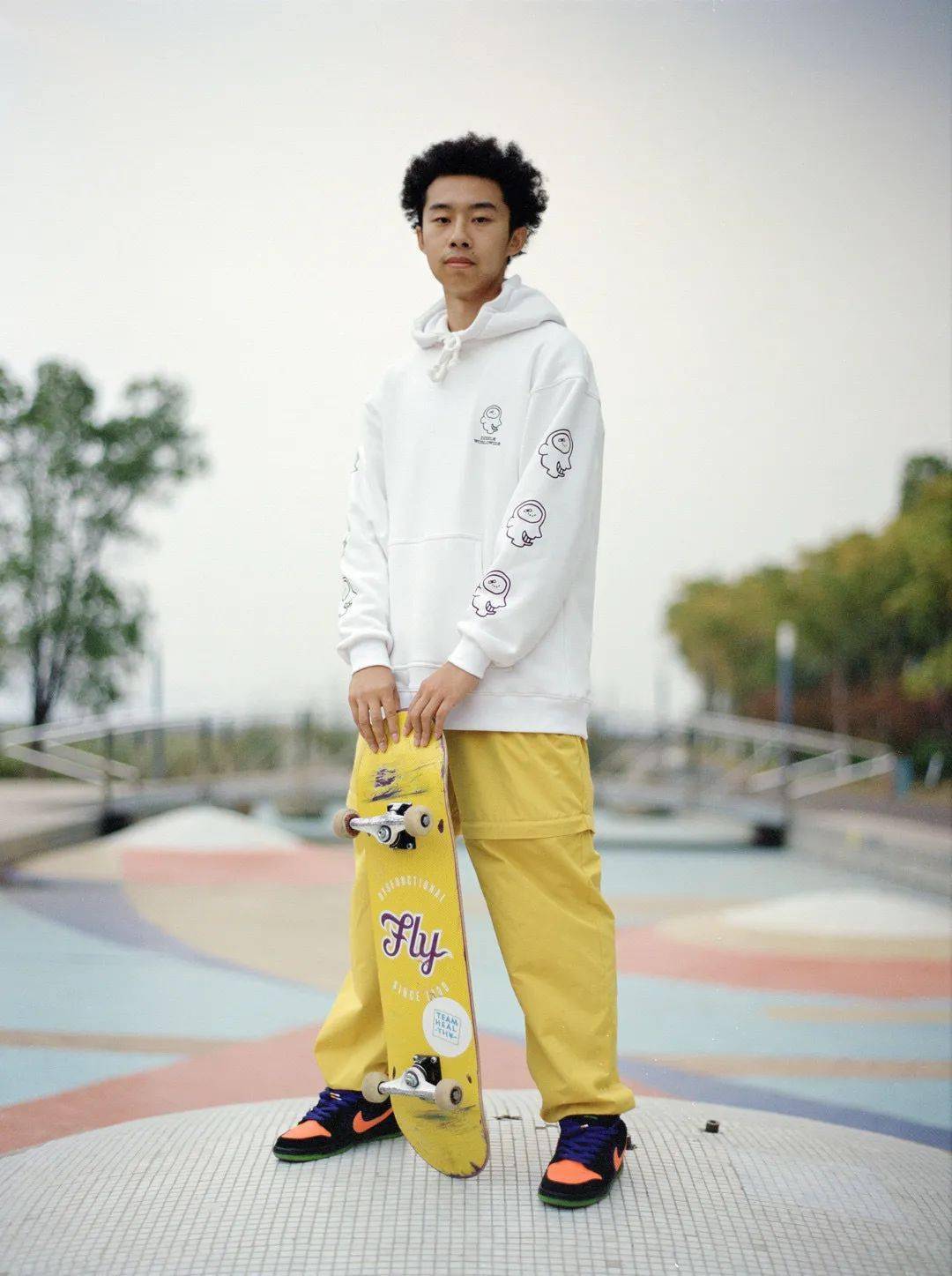 职业滑手和业内人士如何看待「着用话题鞋款滑板」现象?