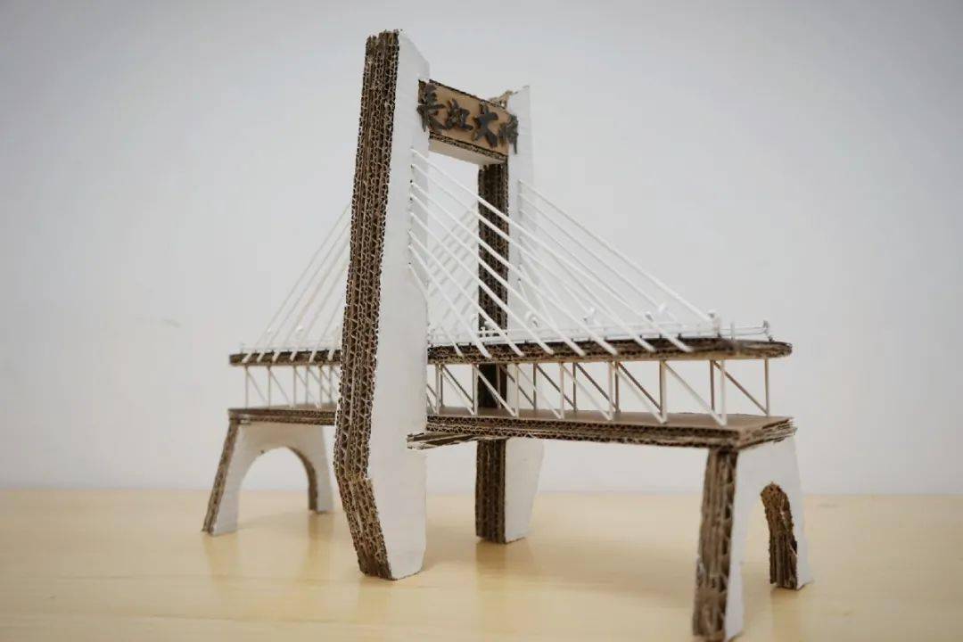 用纸箱造一座桥简单图图片