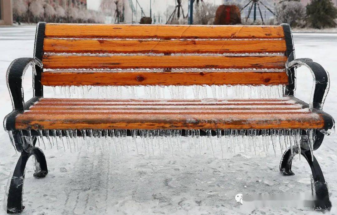 图说亚泰基地亚泰净月基地独有之美被冻住的冰刻足球