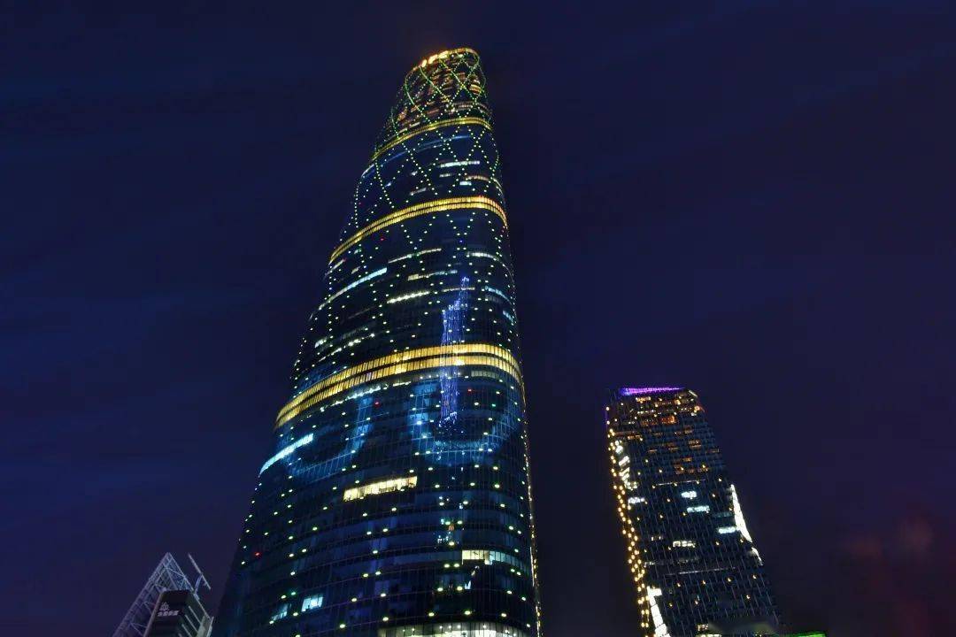 十色灯光广州ifc携手灯光节点亮夜空