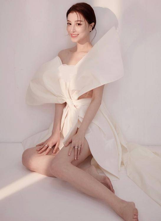 刘翔前妻葛天晒照29岁皮肤白皙状态佳减重后穿衣风格变时尚