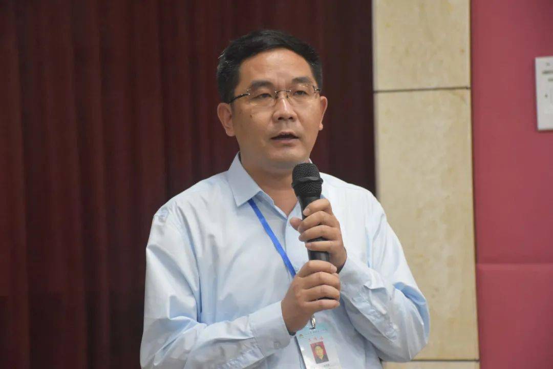 中科院三名老科学家同时在汕头市潮阳实验学校举办科普报告会