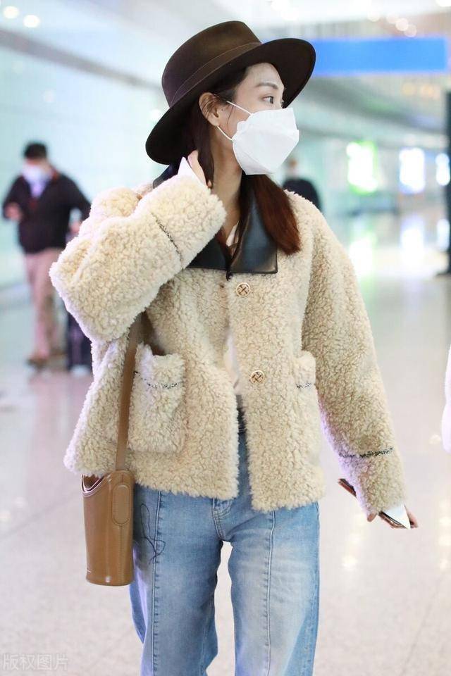 程潇,王霏霏等八大女星街拍示范羊羔绒外套搭配,总有你喜欢的范
