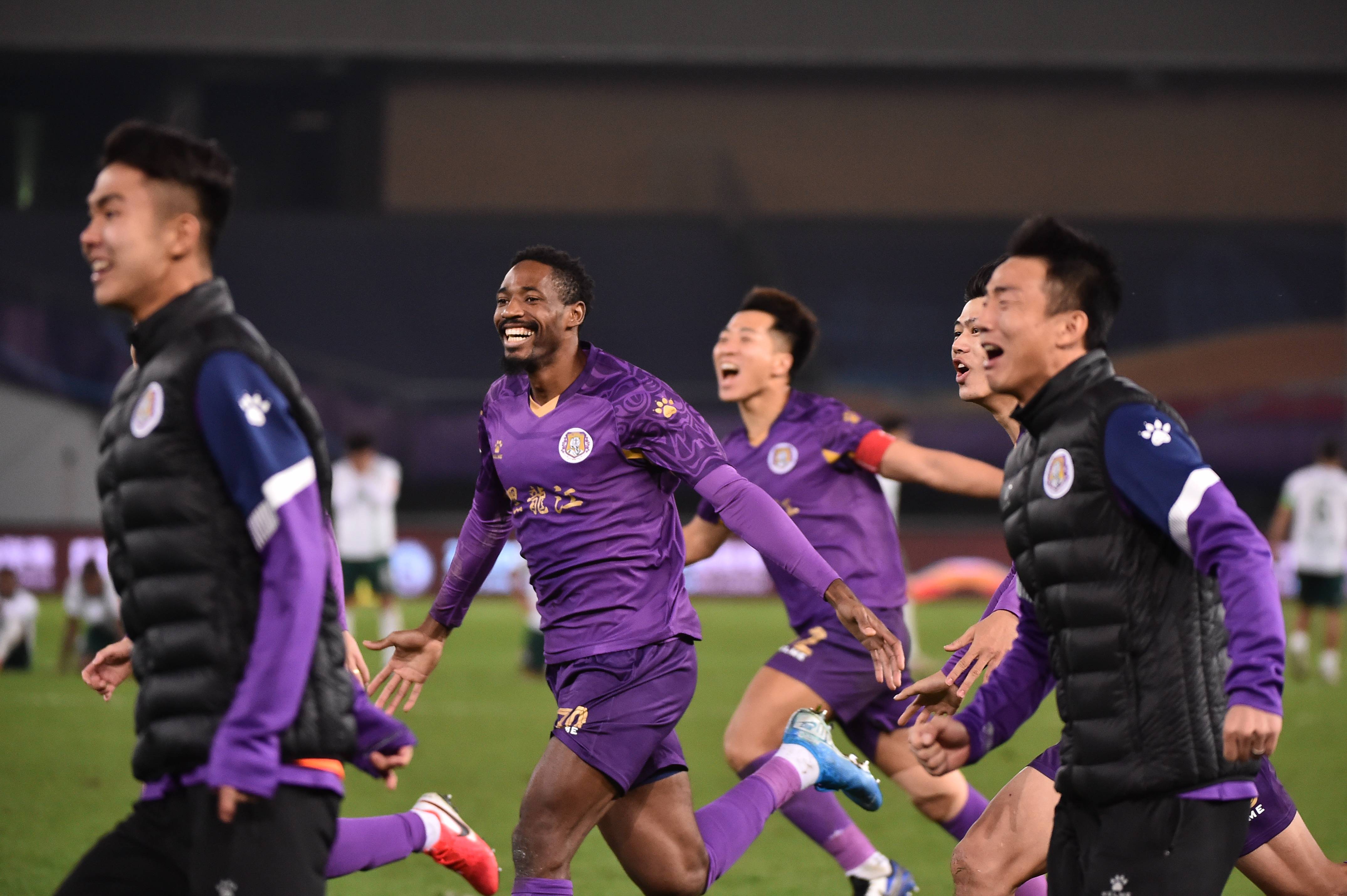 足球——中甲保级附加赛:黑龙江fc保级成功