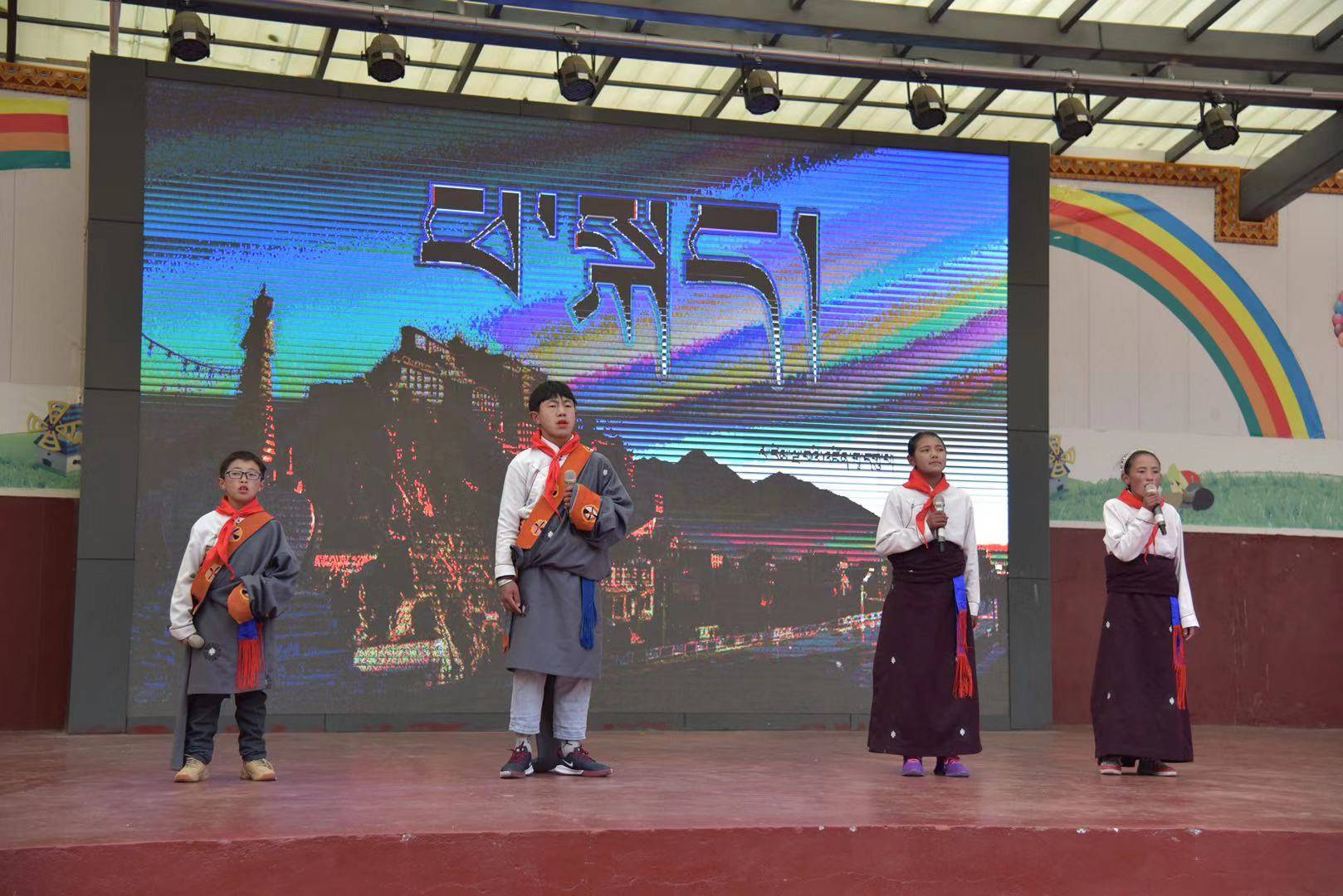 壤塘县寄宿制小学举行"壤巴拉希望之国"诗歌朗诵决赛