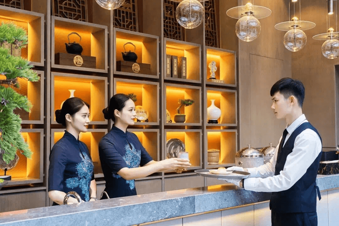 世茂漳州府丨当物业邂逅飞鹭礼仪,礼遇塔尖人生_服务