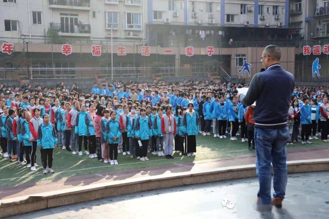 强化生命安全意识熟练消防逃生技能重庆七十一中举行20202021学年上期