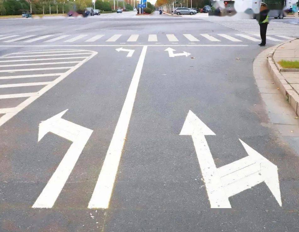 三茅部分路口非机动车道内出现新标线你认识吗