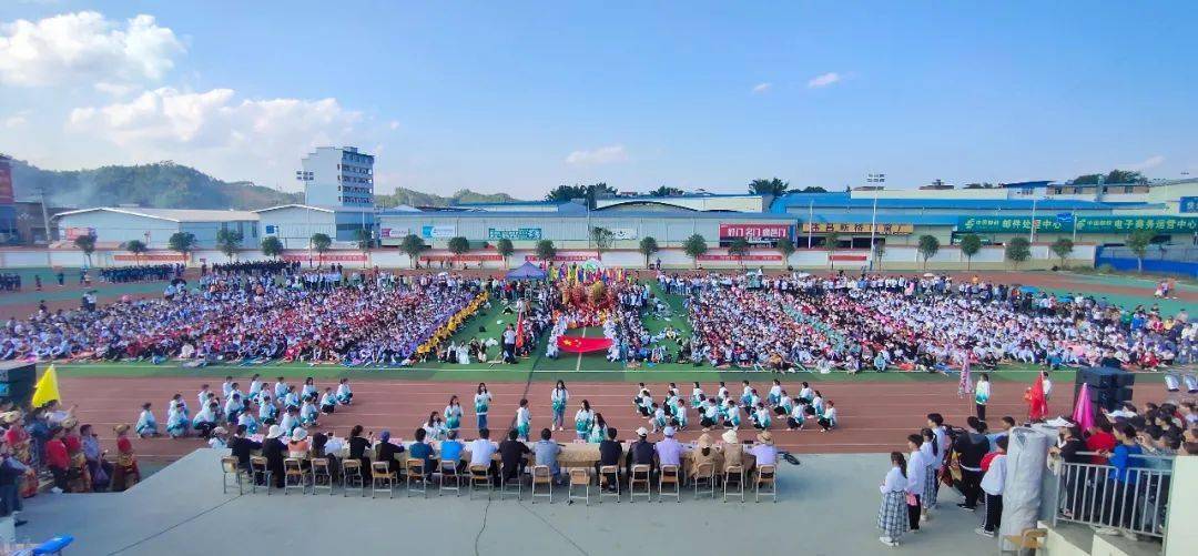 环江这所高中第二届运动会隆重开幕现场燃爆