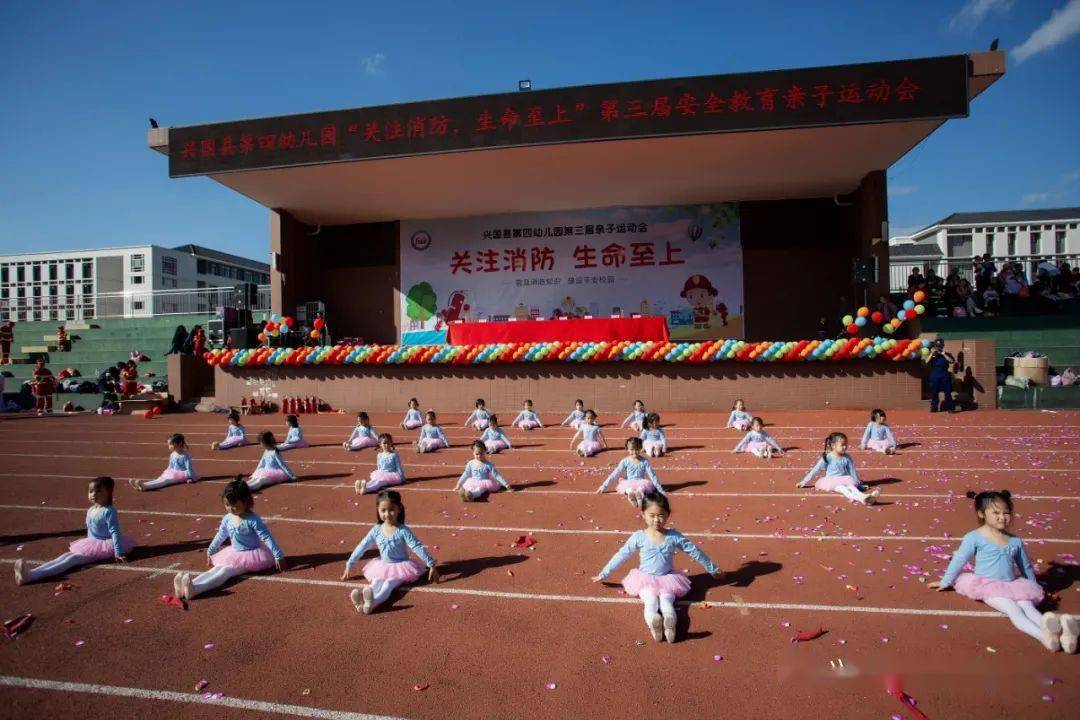 幼儿舞蹈04为圆孩子们的"消防梦",幼儿园的老师们以一曲《渴望光荣》