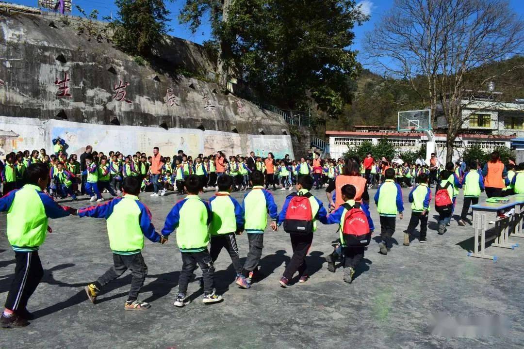 安顺平凡志愿者紫云猴场平坝小学暖冬之行