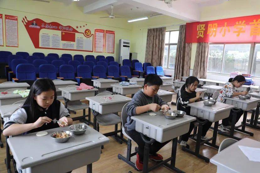 包饺子包书皮钉纽扣我们样样精通富阳区各校掀起劳动技能竞赛热潮