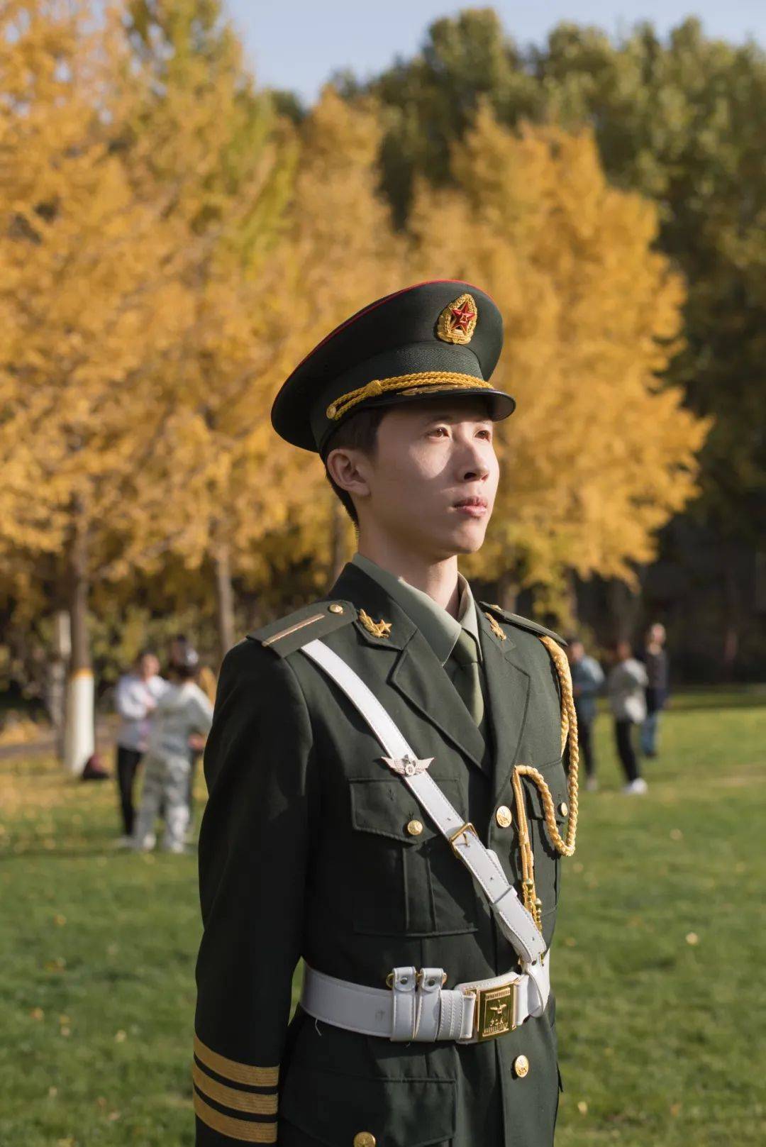 银杏约拍英姿飒爽的国旗仪仗队来啦