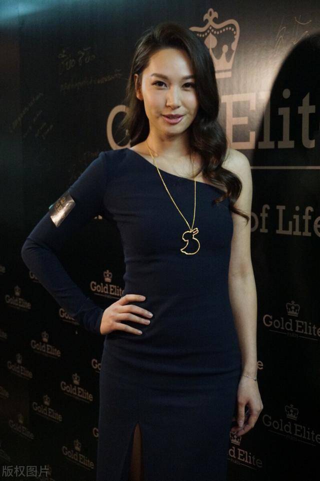 徐子珊气质让人羡慕美丽又迷人