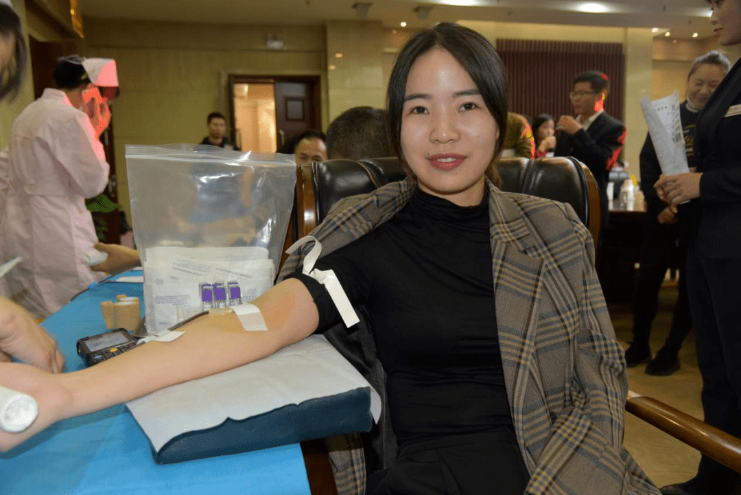 邓秀芳献血王玲献血文亮明献血每年冬季,市委各机关单