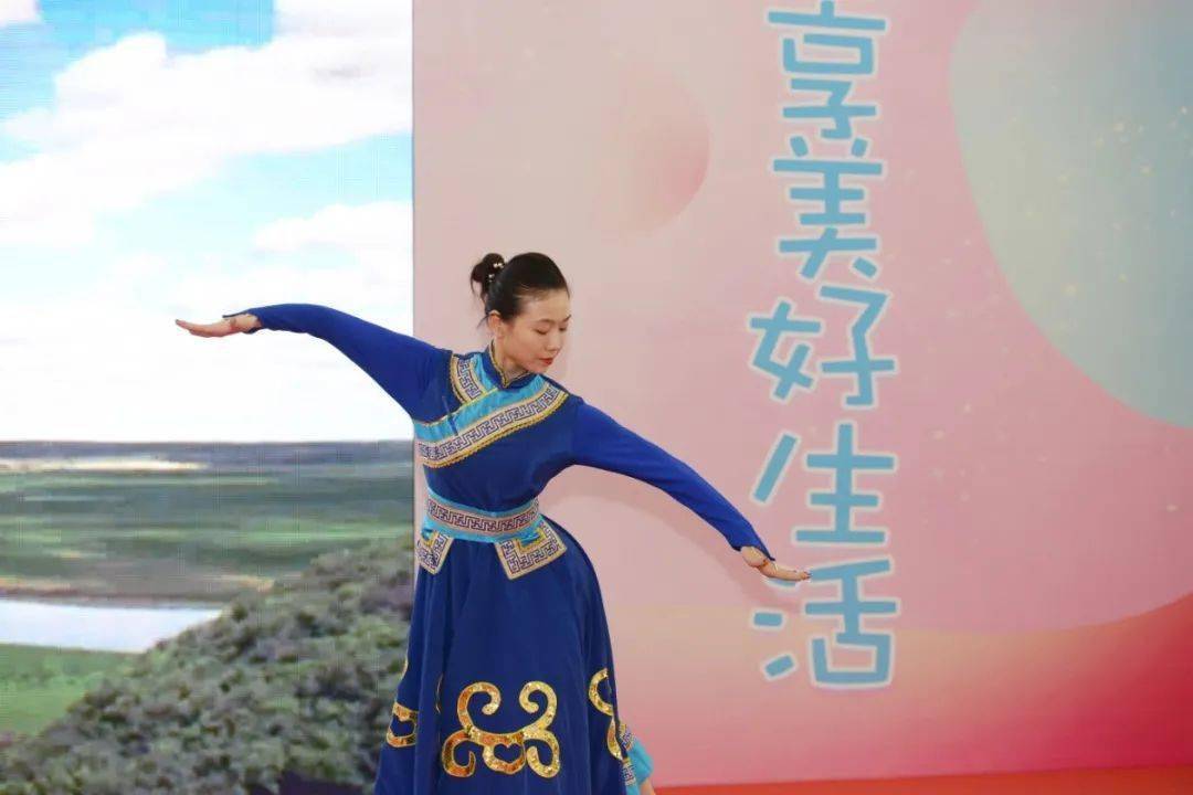 世界儿童日让儿童与妇女一起绽放时代风采