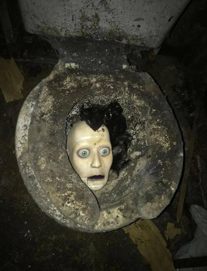 ▼在房子里摆放这种东西真不是个好习惯▼坑坑洼洼什么的,真的太危险