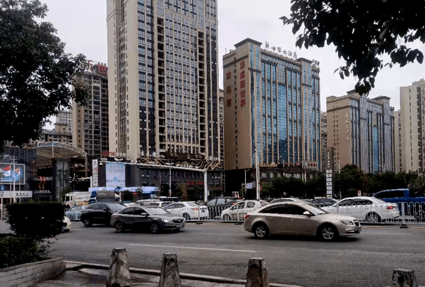 图为邵阳街头 版权归属邵阳第一时间对此我只能说很无语,国内很多人的