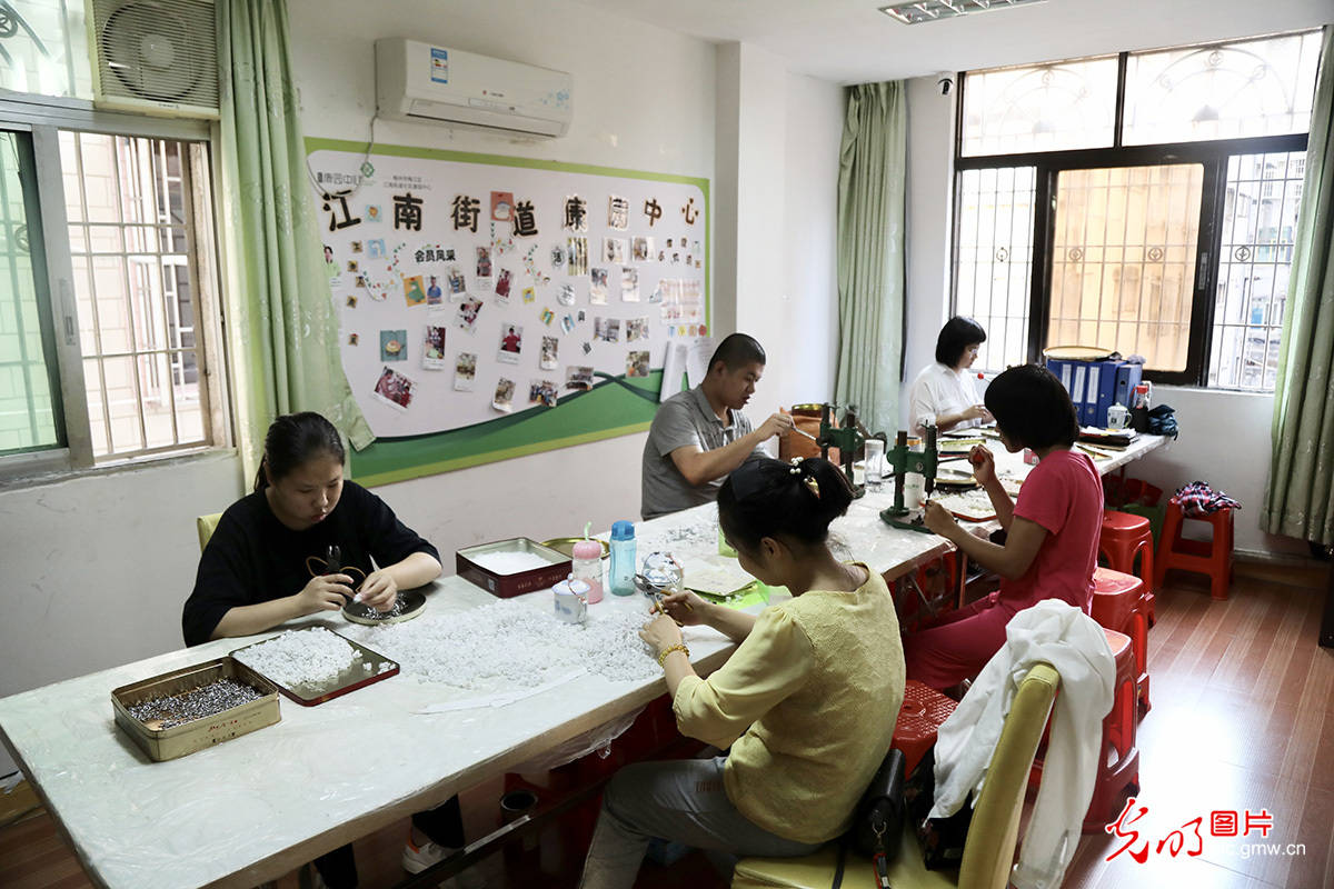 广东梅江社区康园中心打造身心康复乐园