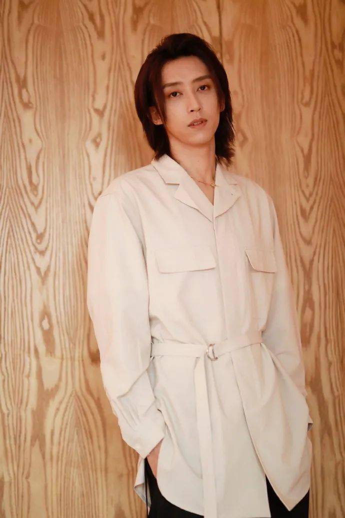 章娱哥哥,能不能说一下重启之极海听雷以后小火了一点的刘畅,他的长发