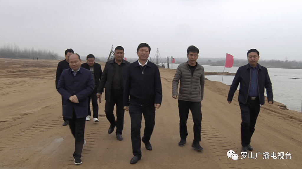 【罗山新闻】许远福到竹竿河莽张段开展巡河(20201123期)
