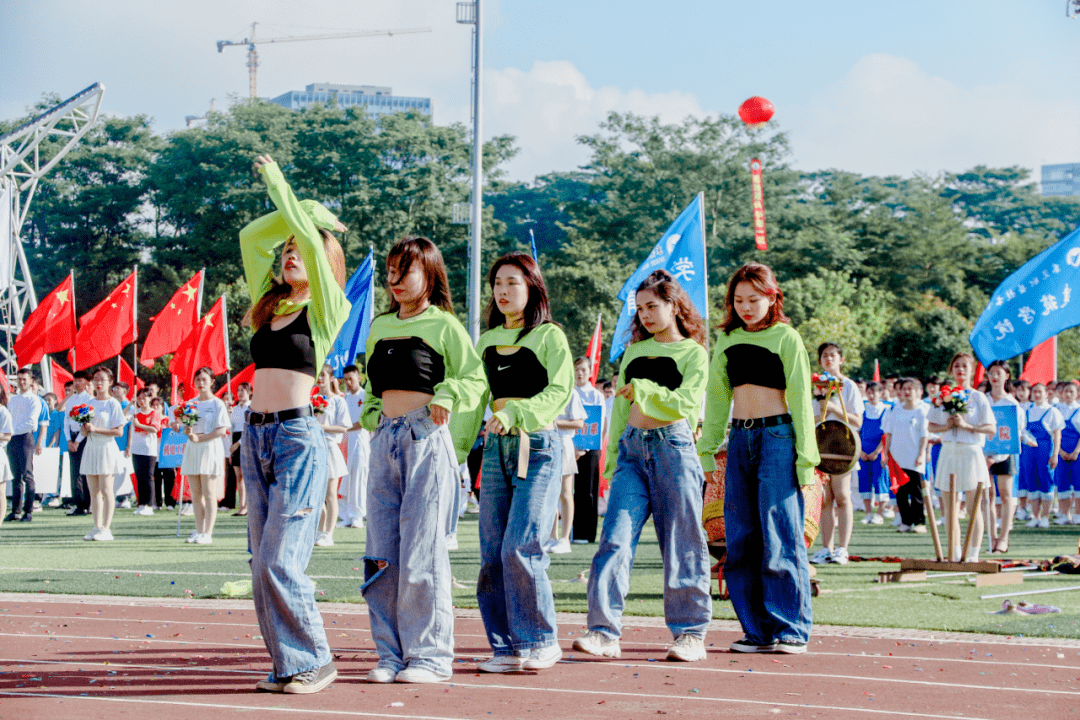 校运会回顾扬运动精神展青春风采