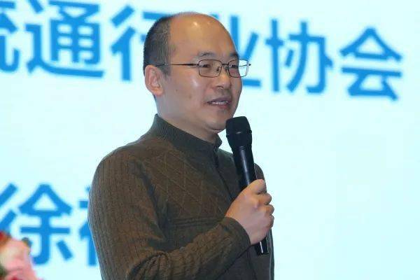 石横特钢营销公司副经理陶峰祥,潍坊鼎盛钢铁有限公司总经理姚旺等