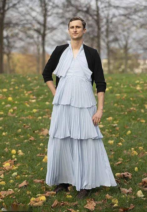 哈卷穿裙子被骂惨普通男生穿裙子上街会怎样这小哥做了个实验