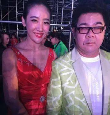 星光大道的总冠军盲人歌手杨光现状许多人竟好奇他的妻子