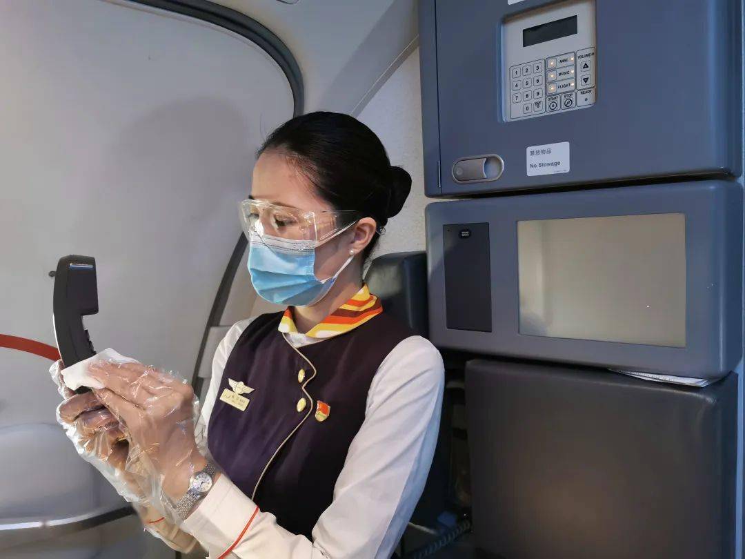 乌鲁木齐航空乘务长陈瑶小家和大家都是我们的家