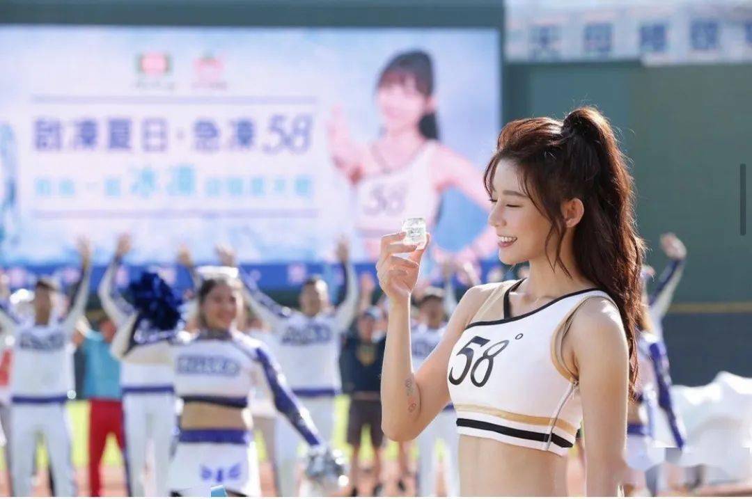 百花体坛地表最正的啦啦队员神仙颜值高甜慎点
