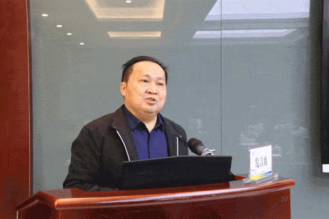 省玉山县第一中学校长李云生,安徽省黄山市屯溪第一中学副校长章坤