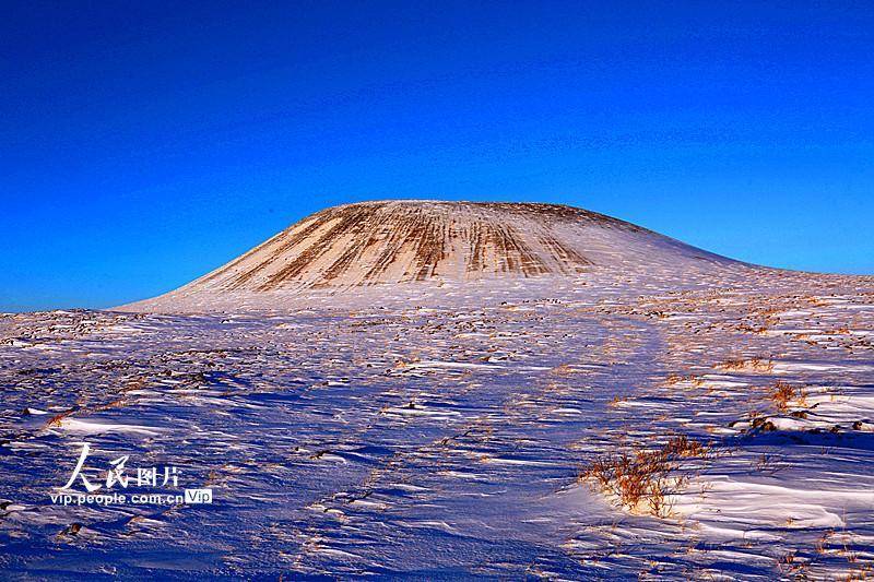 察哈尔右翼后旗古火山初雪