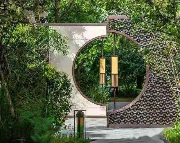 上图是进院子的景墙与景门.