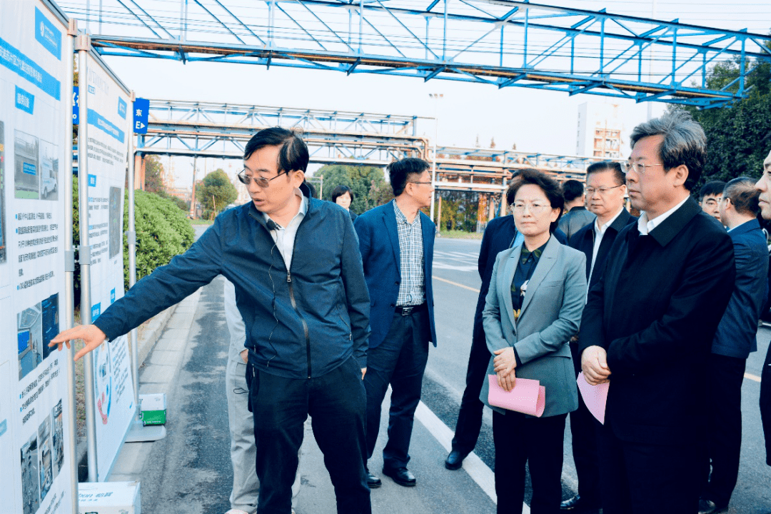 材料科技园调研我院承建,运营的大气监控预警项目,南京市副市长霍慧萍