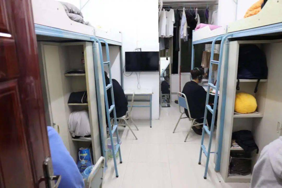 四川传媒学院 寝室图片
