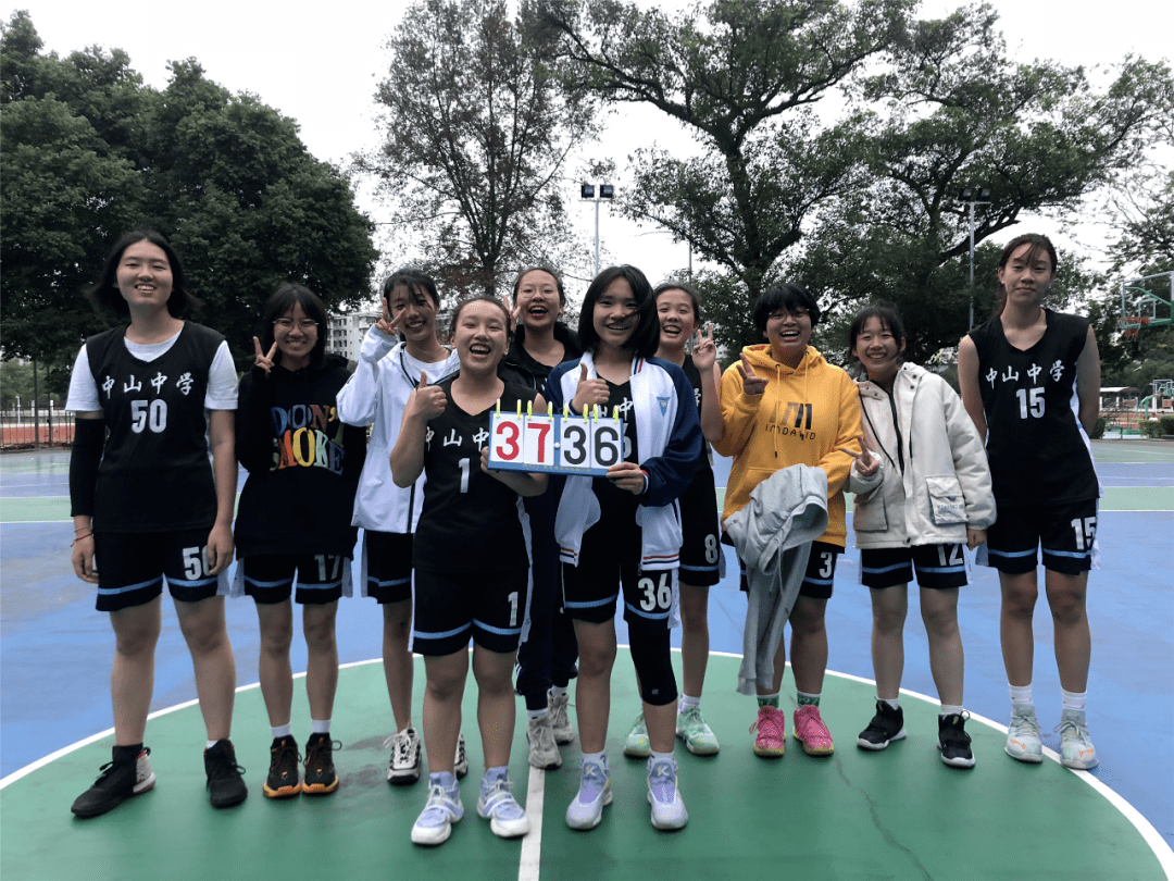 桂林市中山中学女子篮球队勇夺季军
