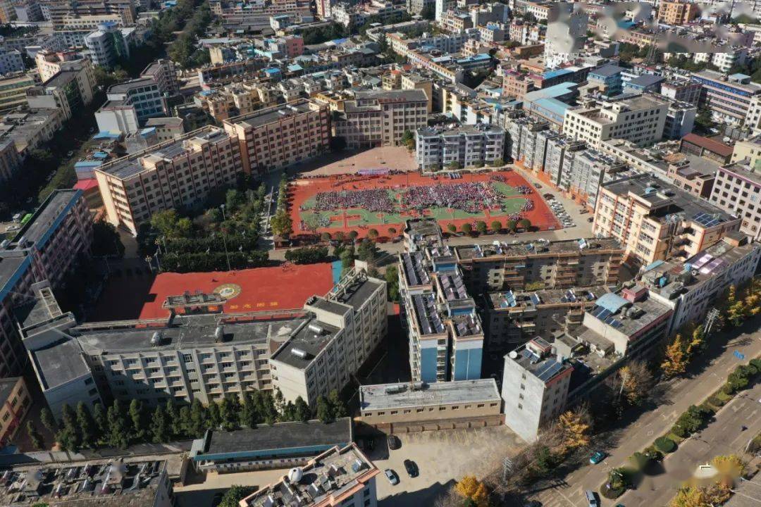 近年来,宣威民族中学的体育文化艺术教育工作落实立德树人的根本任务