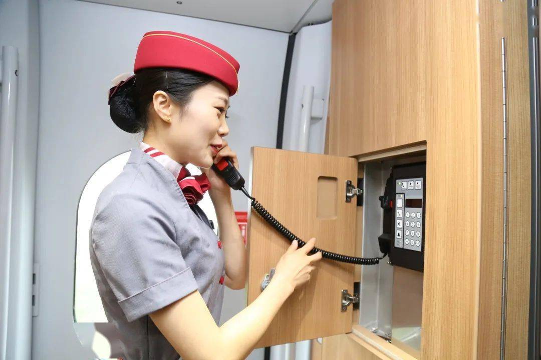 没听错吧这真的是列车广播