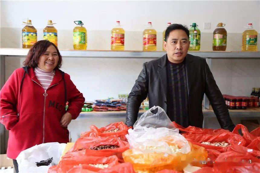 雷楚英到南片新区农贸市场调研