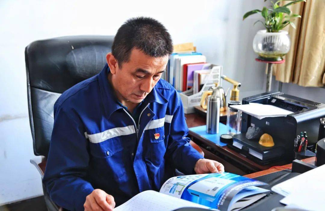 他们10位获"全国劳动模范"荣誉称号!_范小兵