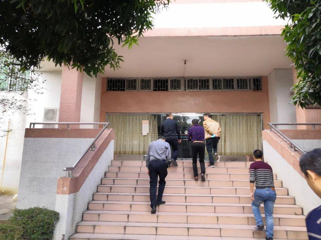 平安校园你我共建狮山镇领导亲临罗村一中检查工作