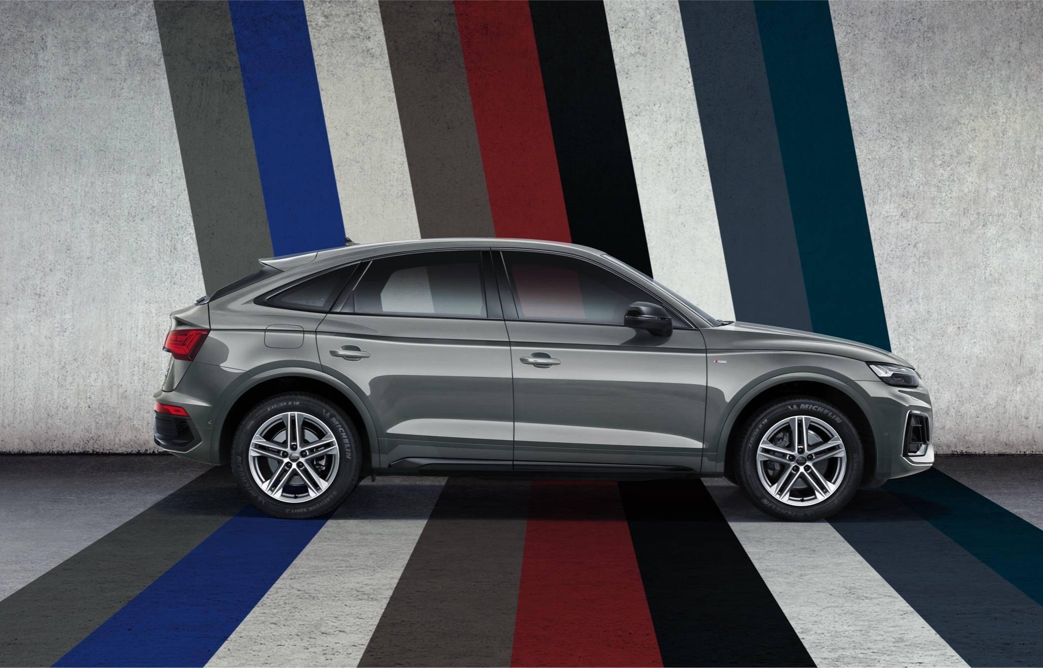 奏响"品质驾享四重奏" 首款运动豪华长轴距b级轿跑suv奥迪q5l