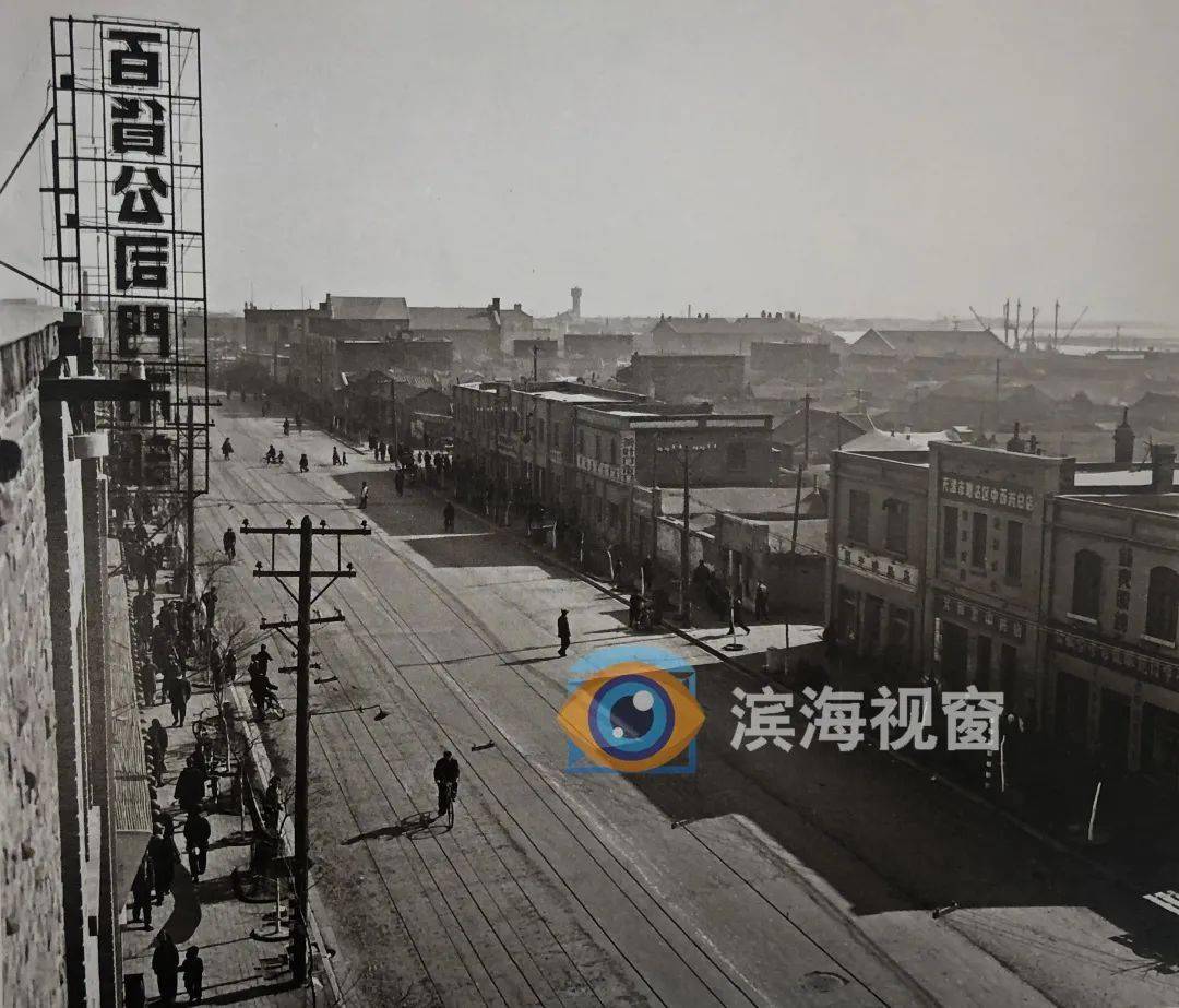 机塘沽中心路和营口道交口街景解放路上塘沽人民影院河滨公园正门9