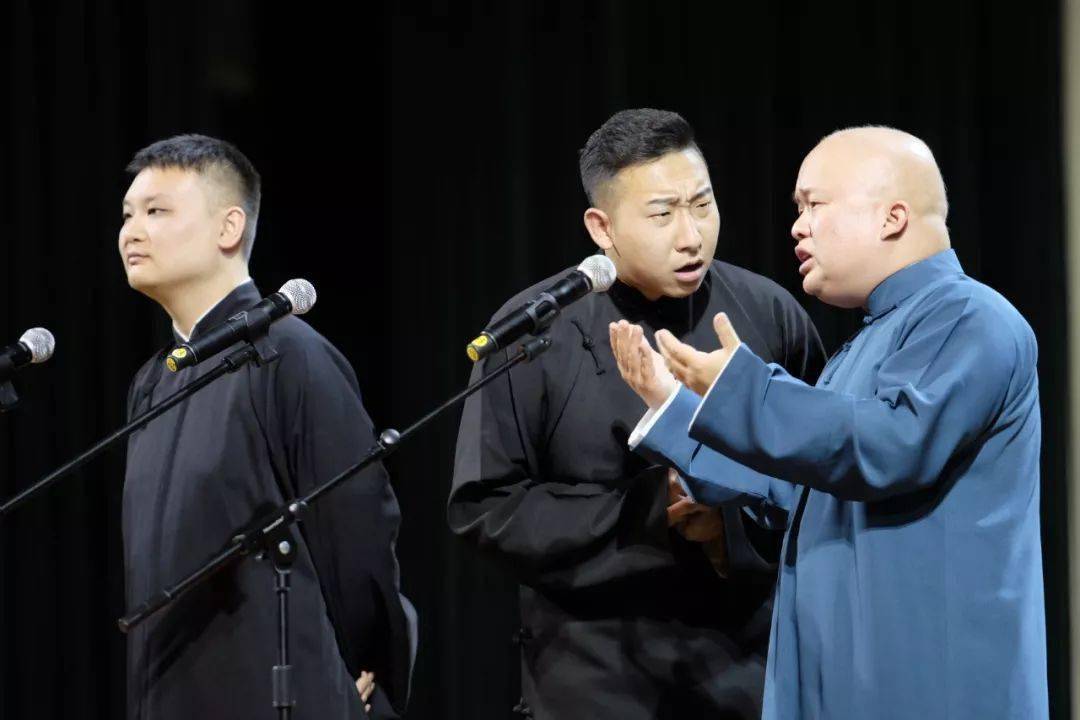 经过一年时间打磨青曲社的演员们解锁新活,新段子传统相声,新编相声齐