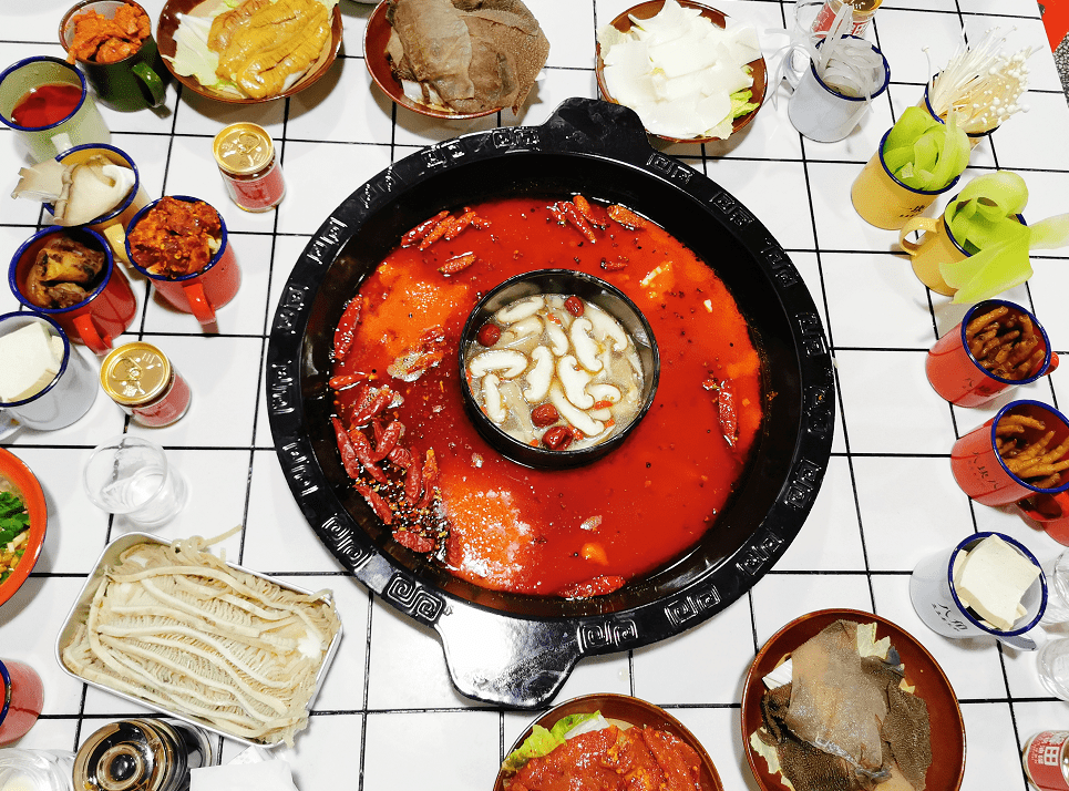 菜品放在盅盅里阆中这家火锅不得了