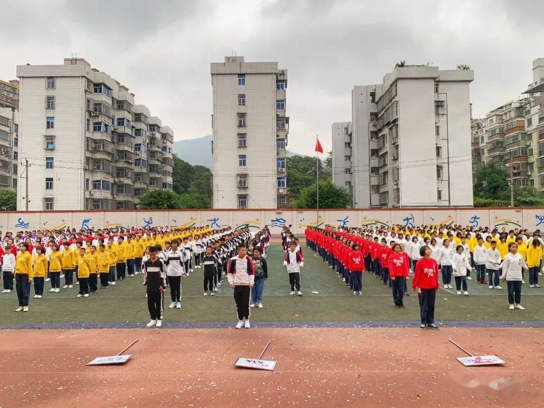 不负韶华勇追梦英姿飒爽展豪情龙岩五中第三十五届阳光体育运动会