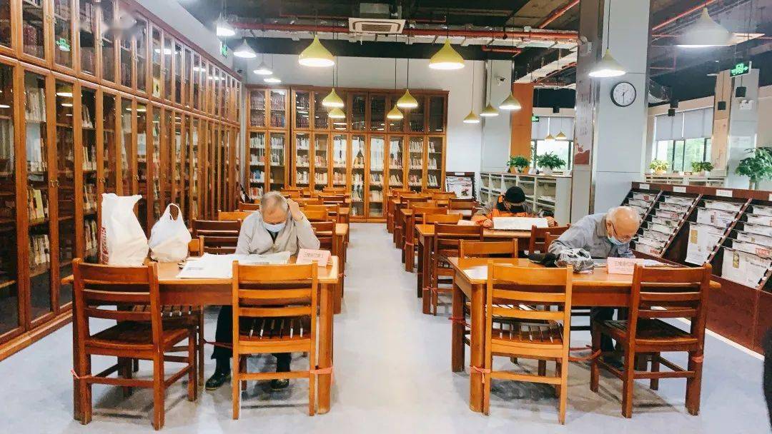 焕然一新的虹口区图书馆曲阳分馆开馆啦寒冷的冬日又多了一个好去处