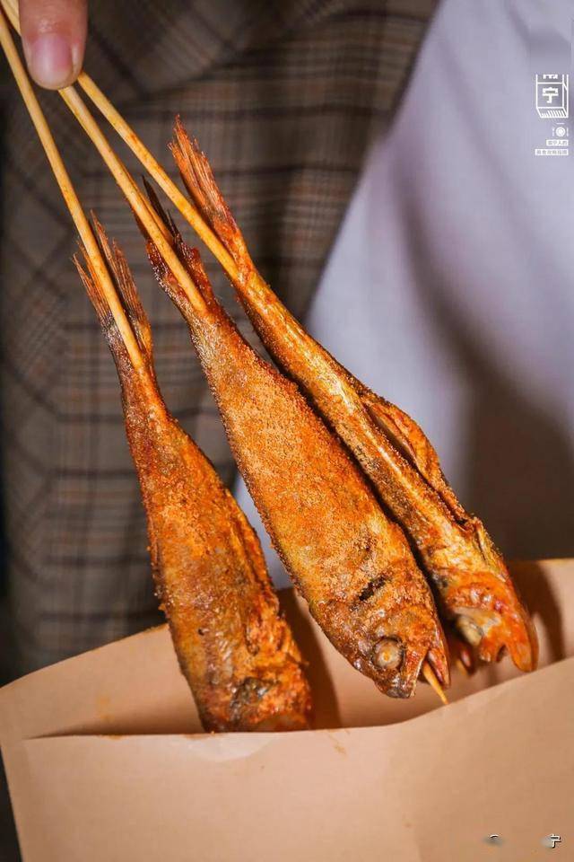 农院路专卖烤小鱼的10㎡店绕了三圈才找到辣得过瘾